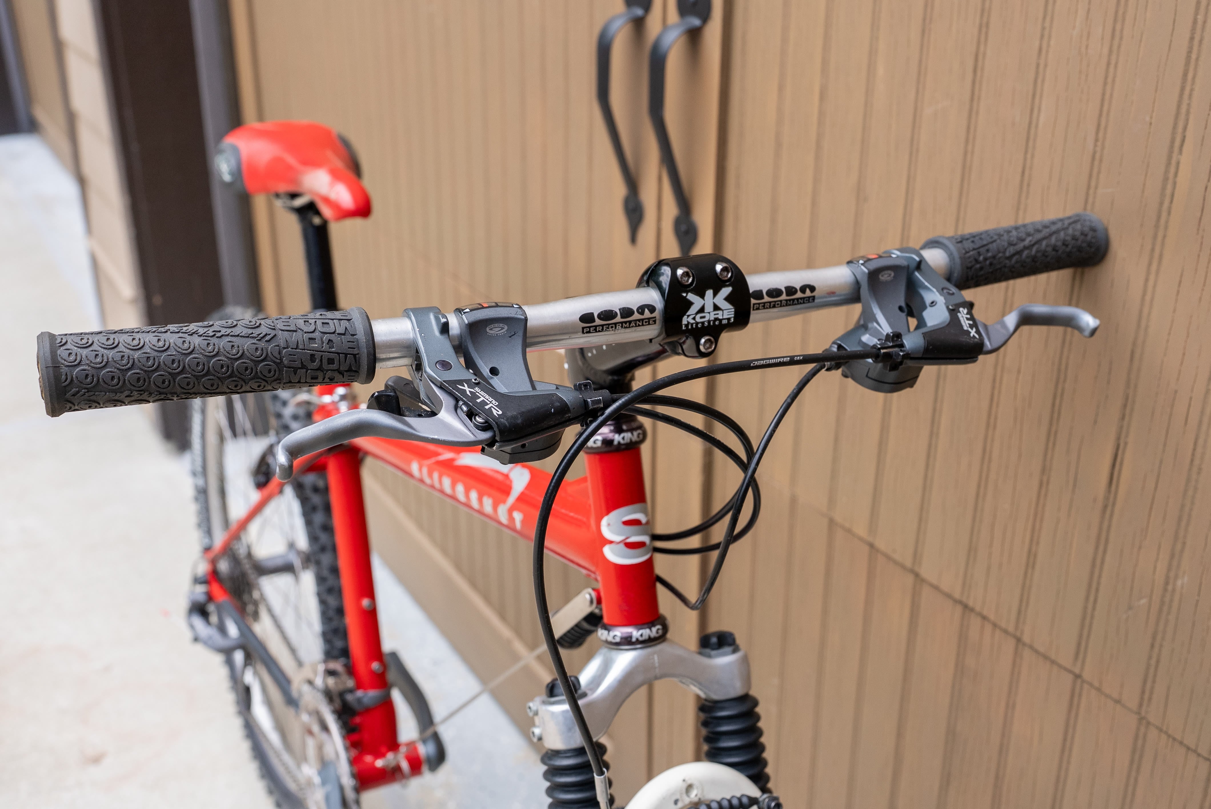 Cockpit, stem and handlebars
